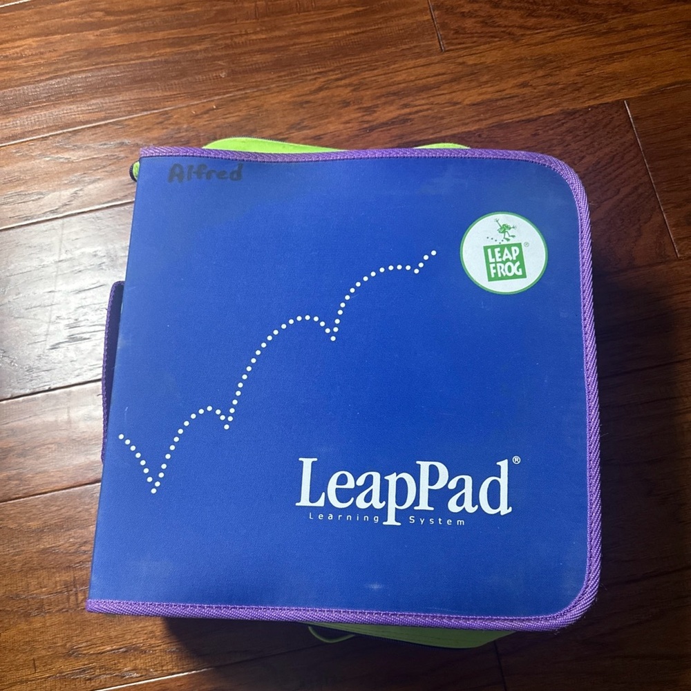 LeapPad Carrying Case - Blue and Purple with books and games